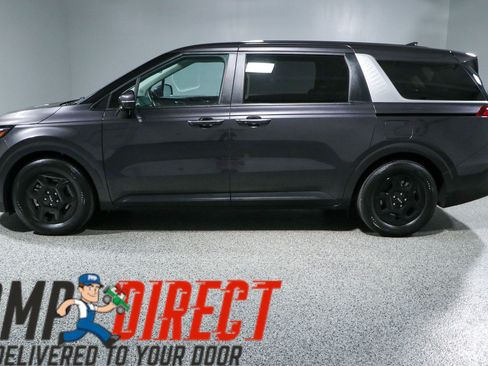 Used 2025 Kia Carnival FWD image 10