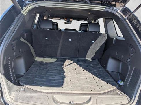 Used 2021 Jeep Grand Cherokee Laredo X image 8