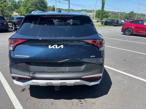 Used 2023 Kia Sportage EX AWD/4WD image 7