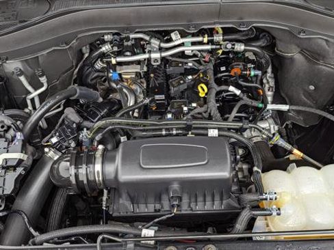 Used 2023 Ford Explorer XLT w/ Equipment Group 202A image 29