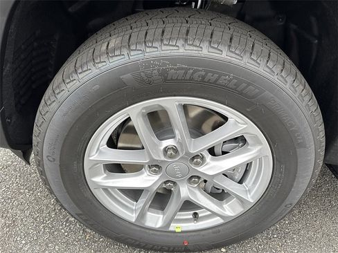 New 2025 Jeep Grand Cherokee L Laredo w/ Luxury Tech Group I image 11