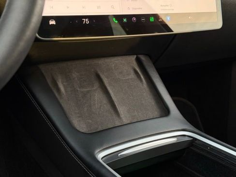 Used 2023 Tesla Model Y Long Range image 31