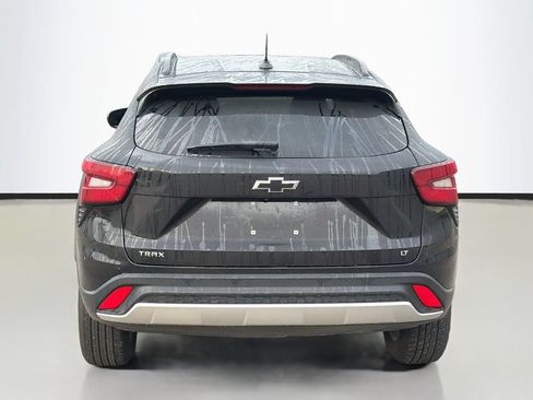 Used 2025 Chevrolet Trax LT FWD image 6