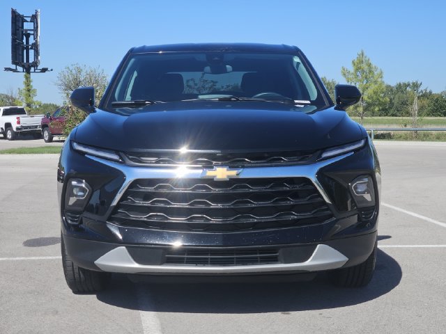 Used 2025 Chevrolet Blazer LT FWD image 2