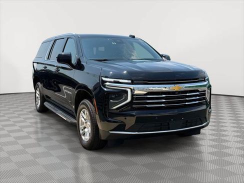 Used 2025 Chevrolet Suburban LT AWD/4WD image 1