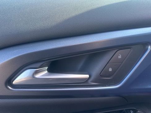 New 2026 Chevrolet Equinox EV LT image 12