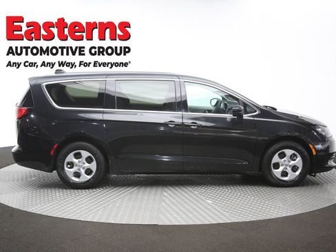 Used 2017 Chrysler Pacifica LX w/ Tire & Wheel Group FWD image 43