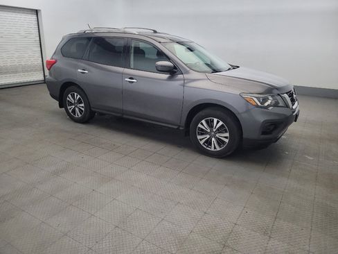 Used 2017 Nissan Pathfinder SV w/ SV Cold Weather Package AWD/4WD image 11