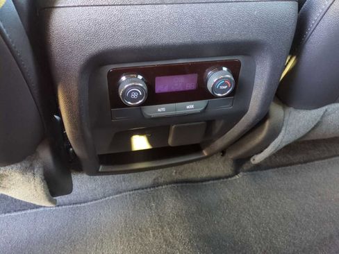 Used 2024 Chevrolet Traverse Z71 image 21