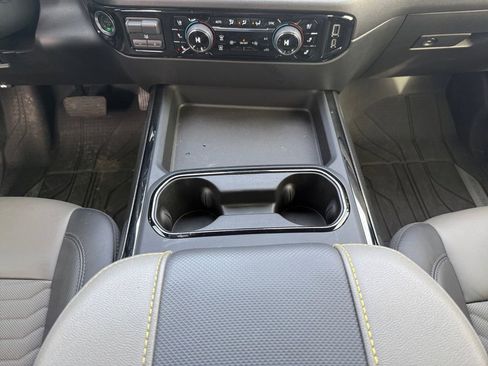 Used 2025 Chevrolet Silverado 2500 ZR2 w/ Technology Package image 15