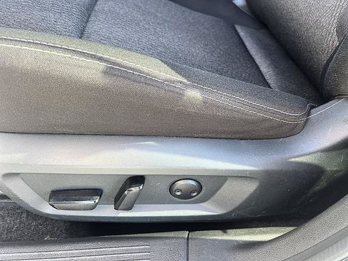 Certified 2025 Nissan Rogue SV AWD/4WD image 21
