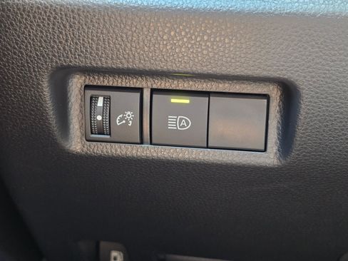 Used 2025 Toyota RAV4 LE AWD/4WD image 30