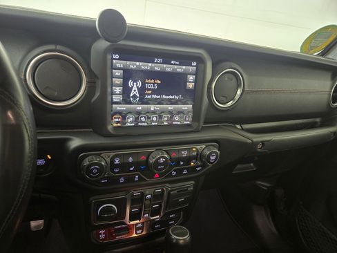 Used 2020 Jeep Gladiator Rubicon AWD/4WD image 23