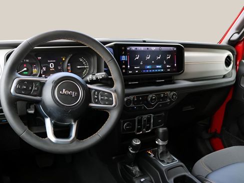 Used 2024 Jeep Wrangler Unlimited Sahara AWD/4WD image 13
