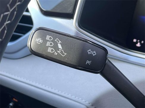 Used 2025 Volkswagen Taos SE image 25