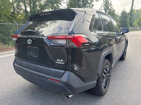 Used 2019 Toyota RAV4 XLE AWD/4WD image 5