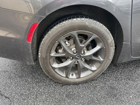 Used 2022 Chrysler Pacifica Touring-L w/ S Appearance Package image 5