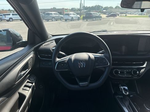 Used 2025 Buick Envista Sport Touring w/ Convenience II Package FWD image 8