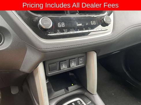 Used 2025 Toyota Corolla Cross XLE AWD/4WD image 32