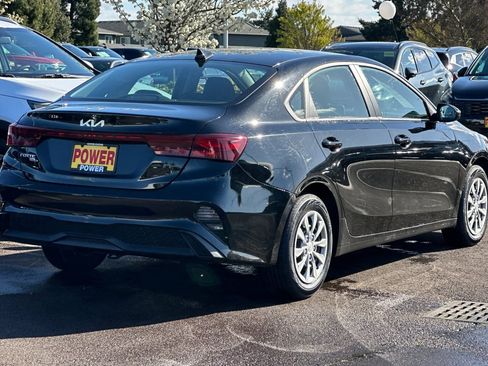 Used 2023 Kia Forte LX image 4