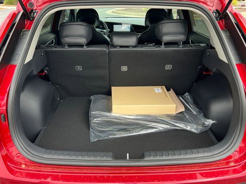 Certified 2025 Kia Niro EX FWD image 18