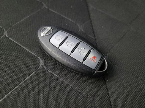 Used 2018 Nissan Kicks SV image 32