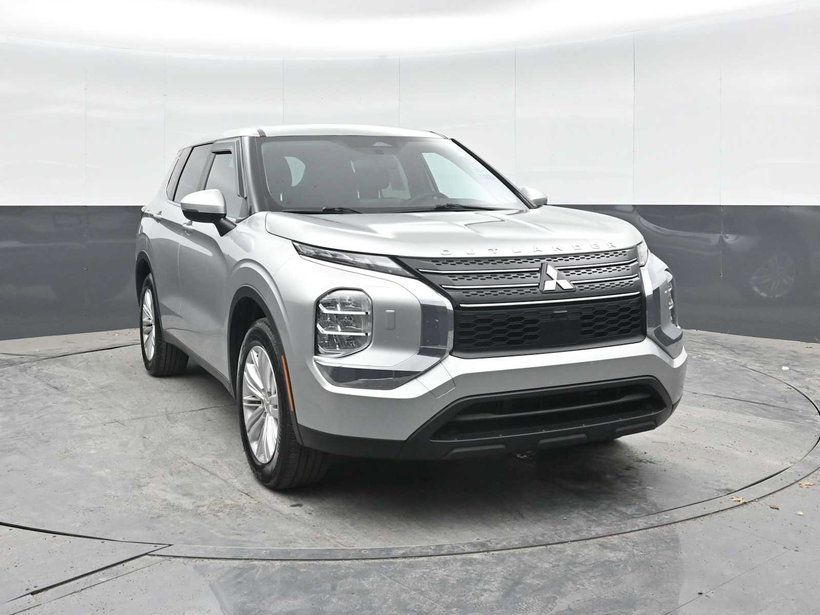 Used 2024 Mitsubishi Outlander ES AWD/4WD image 6