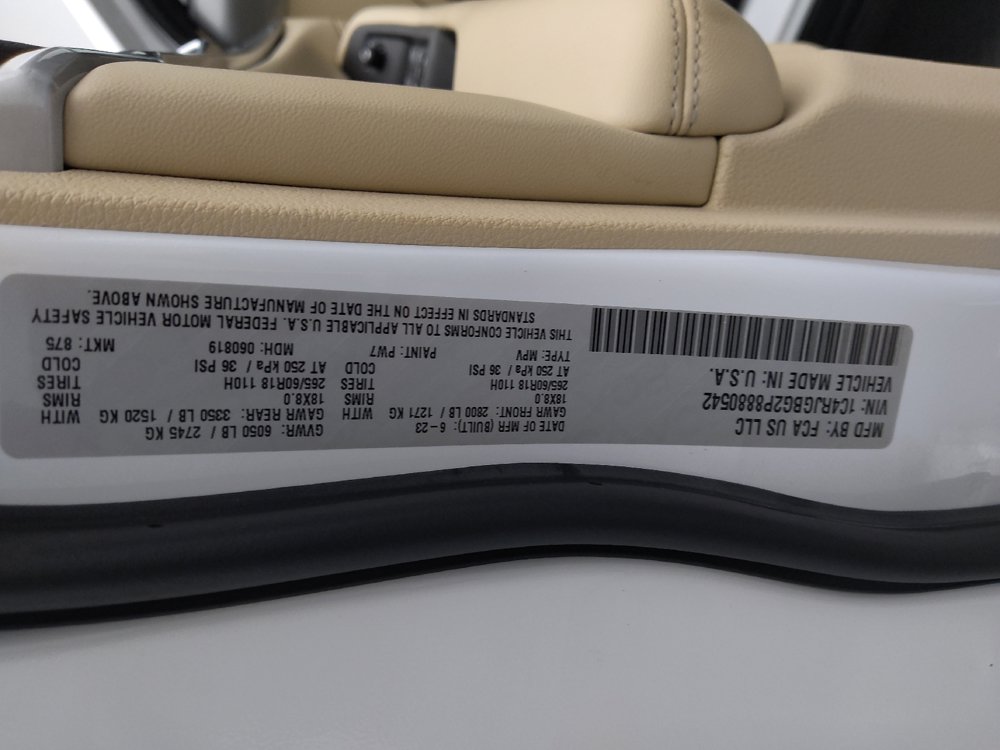 Used 2023 Jeep Grand Cherokee Limited w/ Luxury Tech Group II RWD image 33