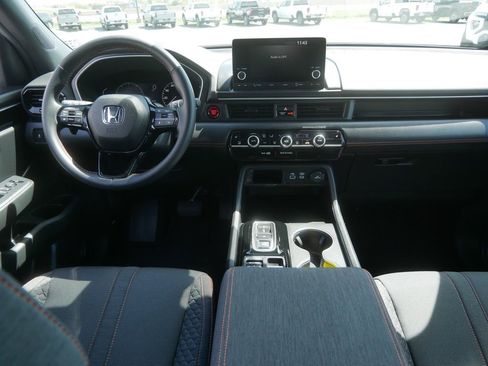 Used 2025 Honda Pilot Sport image 21