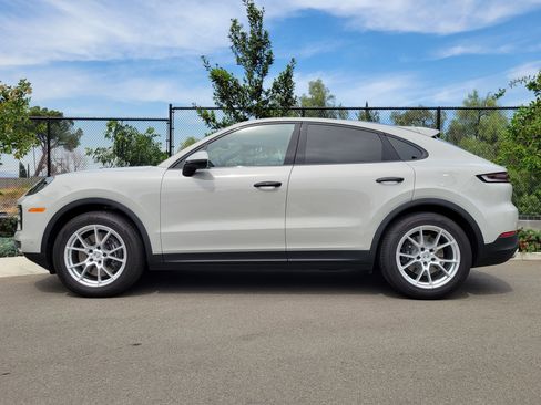 Used 2025 Porsche Cayenne Coupe AWD/4WD image 2