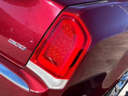 Used 2019 Chrysler 300 Limited image 26