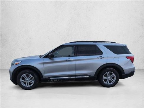 Used 2024 Ford Explorer XLT w/ Equipment Group 202A image 5