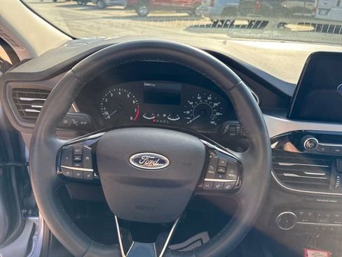 Used 2022 Ford Escape SEL w/ Class II Trailer Tow Package image 2