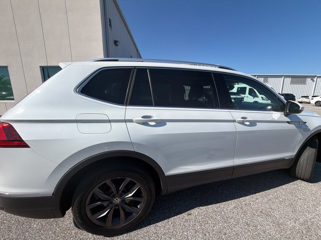 Used 2023 Volkswagen Tiguan SE FWD image 14