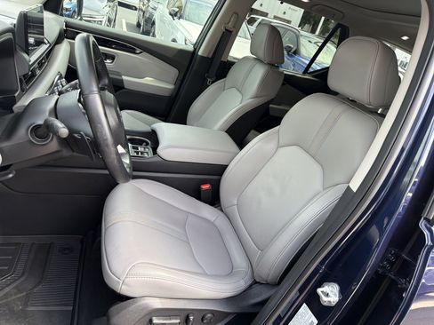 Used 2025 Honda Pilot Touring image 16