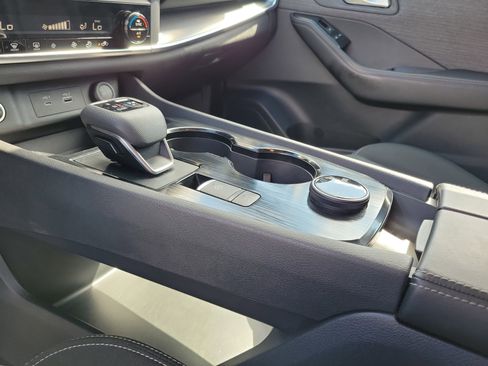 Used 2023 Nissan Rogue SV image 29