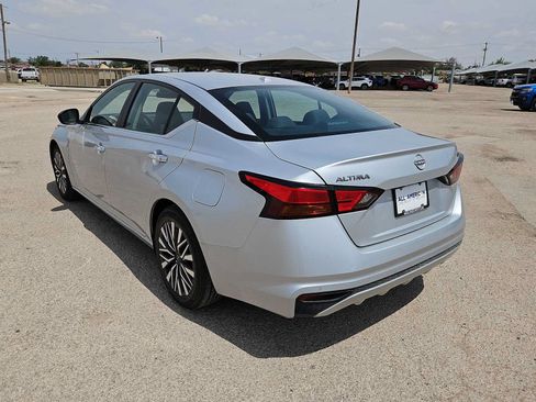 Used 2024 Nissan Altima 2.5 SV FWD image 6