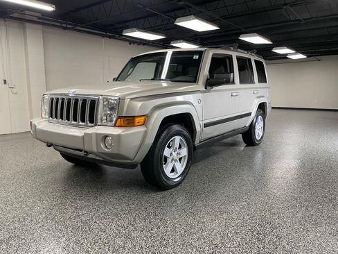 Used 2007 Jeep Commander Sport w/ Skid Plate Group AWD/4WD image 10