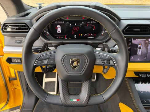 Used 2025 Lamborghini Urus SE image 17