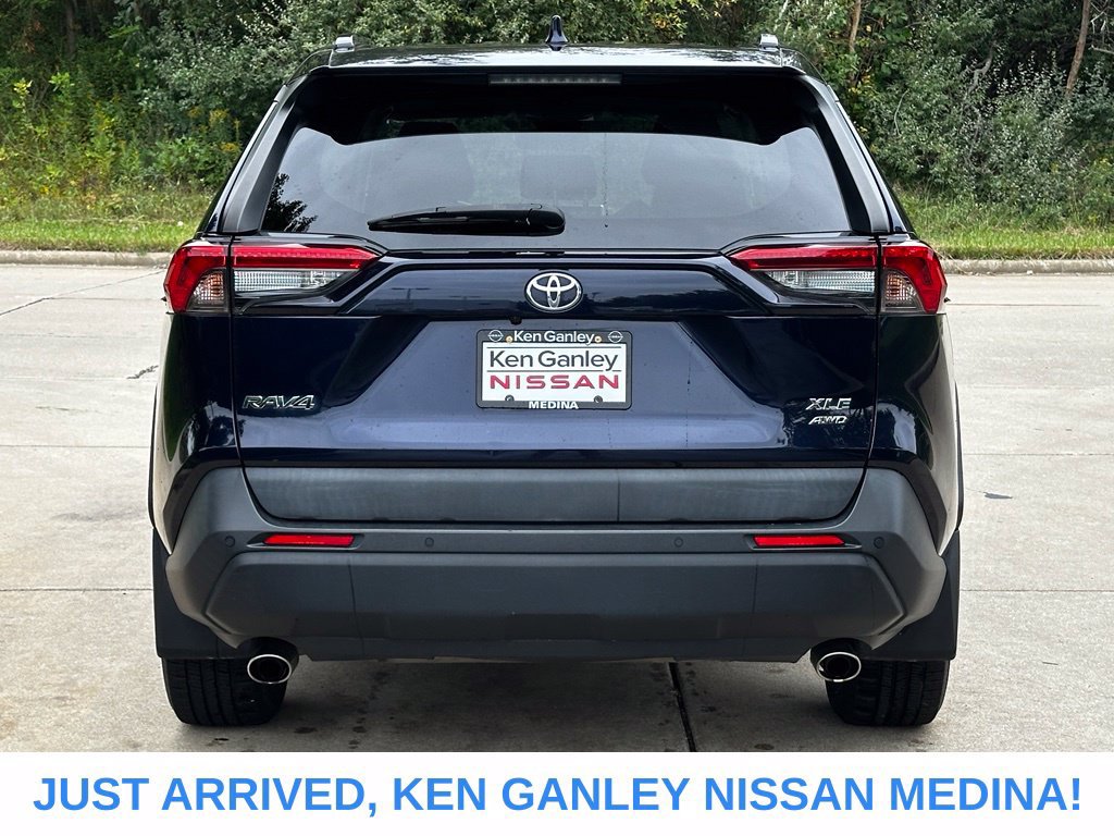 Used 2021 Toyota RAV4 XLE Premium AWD/4WD image 4