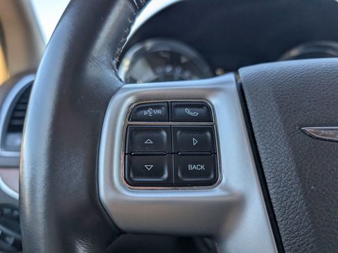 Used 2016 Chrysler Town & Country Touring image 14