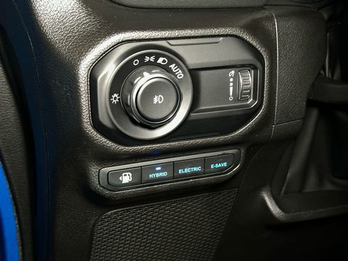Used 2023 Jeep Wrangler Unlimited Sahara AWD/4WD image 21