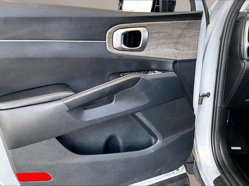 Used 2023 Kia Sorento EX w/ Panoramic Sunroof Package FWD image 17
