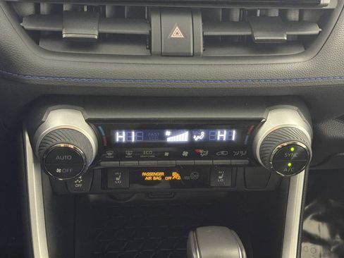 Used 2022 Toyota RAV4 SE image 20