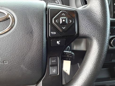 Used 2022 Toyota Tacoma SR image 19