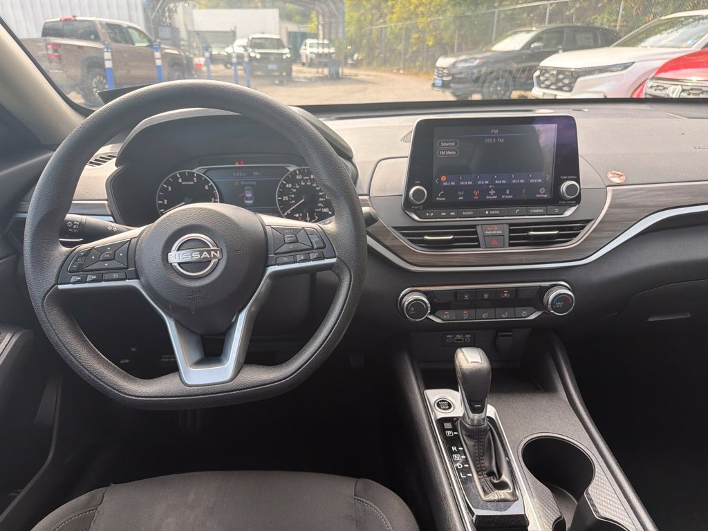 Used 2025 Nissan Altima 2.5 SV FWD image 41