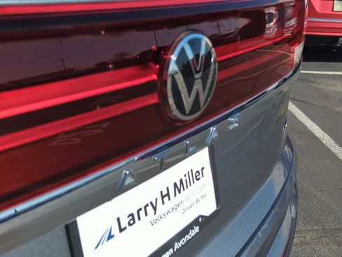 Certified 2024 Volkswagen Atlas Cross Sport SE image 23