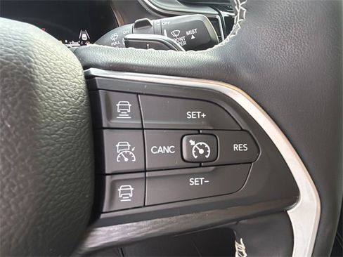 Certified 2025 Jeep Grand Cherokee Laredo X w/ Luxury Tech Group I image 27