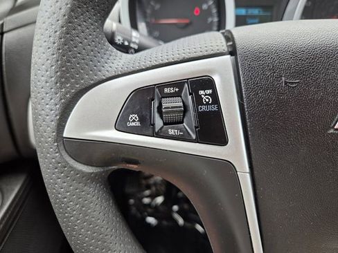 Used 2017 Chevrolet Equinox LT FWD image 29