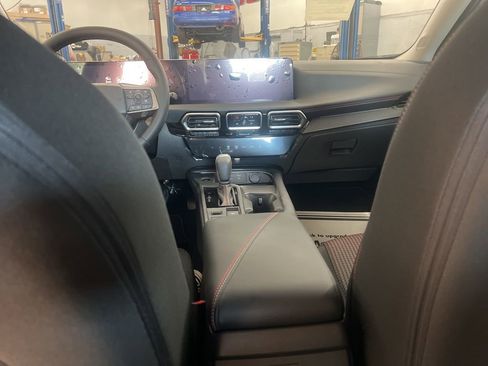 New 2026 Nissan Sentra SR w/ Floor Mat Package FWD image 34